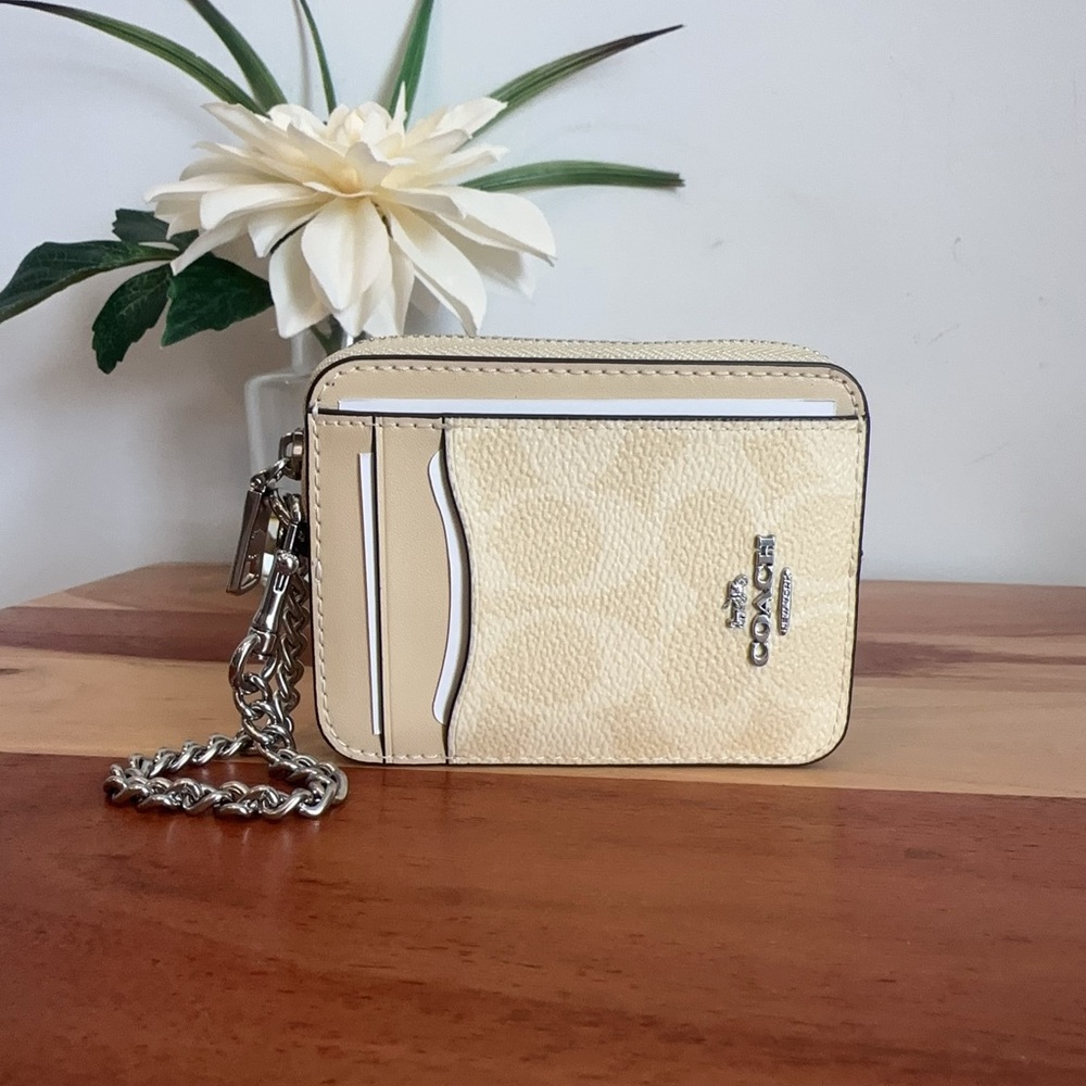NWT Coach Zip‎ Card Case In Signature Canvas